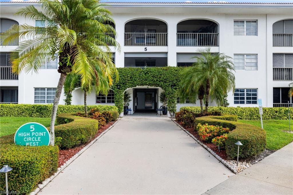 5 High Point CIR W 307 NAPLES, FL 34103