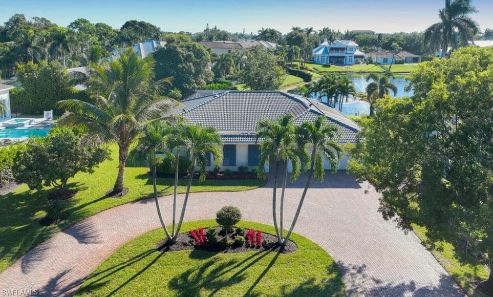 4916 Crayton RD NAPLES, FL 34103