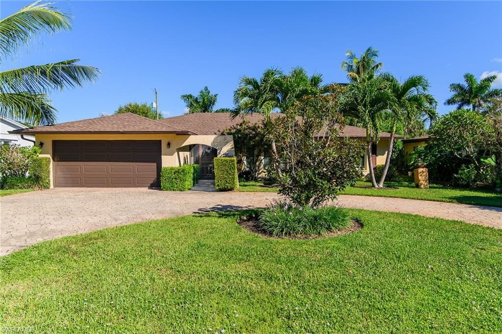 1337 Wisconsin DR NAPLES, FL 34103