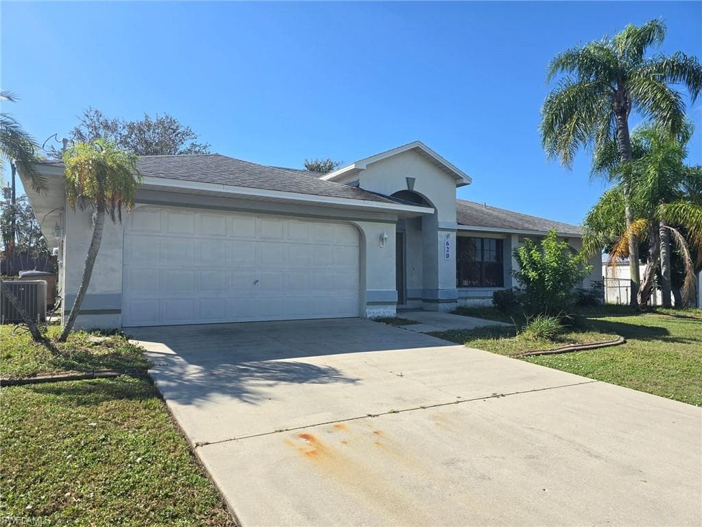 620 SE 22nd ST CAPE CORAL, FL 33990