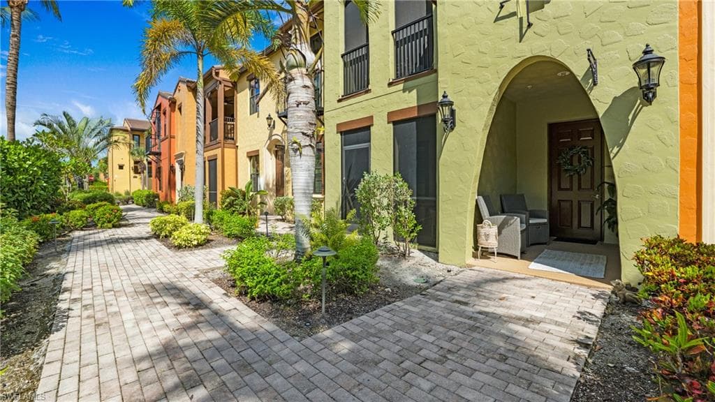 9066 Albion LN N 5104 NAPLES, FL 34113