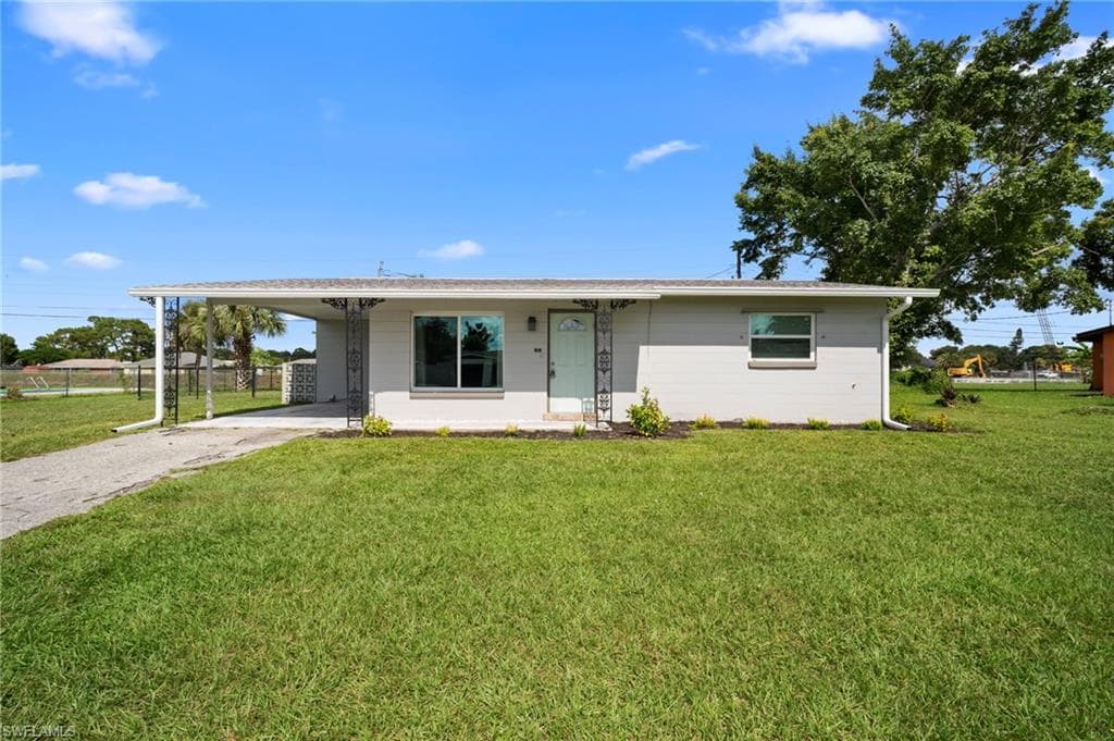 211 E jasmine RD LEHIGH ACRES, FL 33936