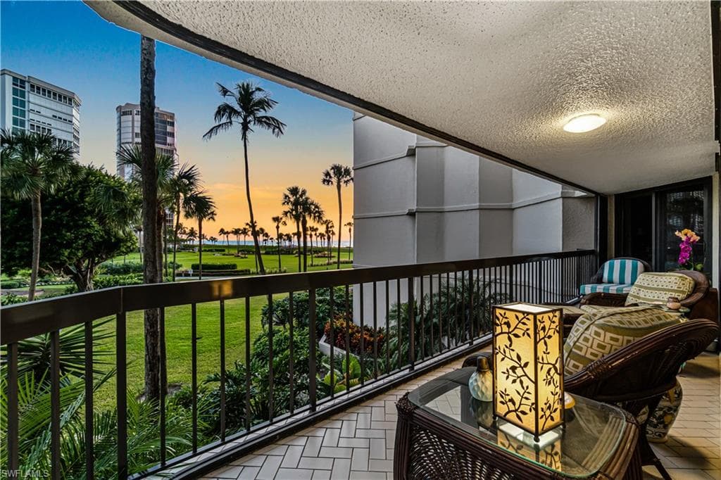 4551 Gulf Shore BLVD N 205 NAPLES, FL 34103