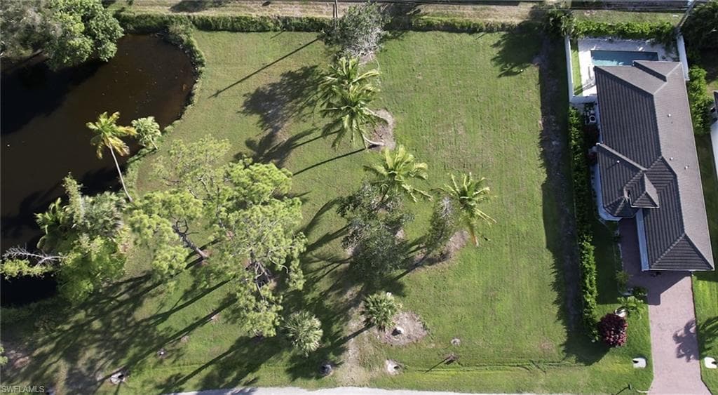 2710 Linda DR NAPLES, FL 34112