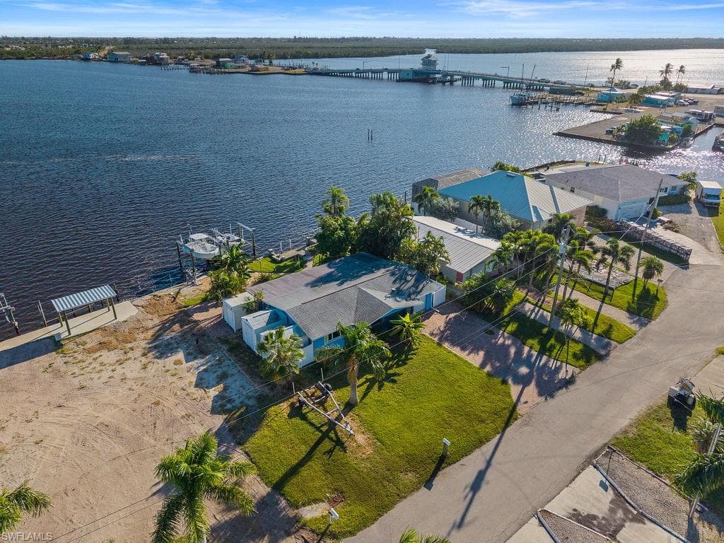 2504 Bayshore DR MATLACHA, FL 33993