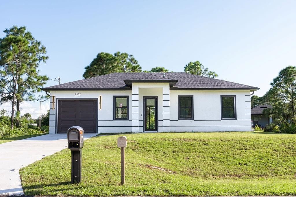 832 Carpenter ST E LEHIGH ACRES, FL 33974