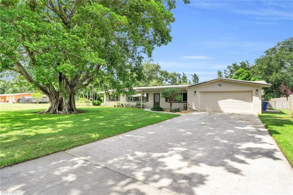 55 Aqua LN NORTH FORT MYERS, FL 33903