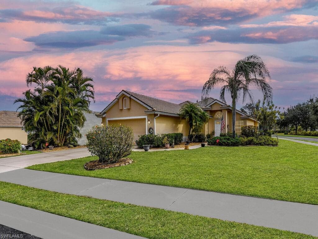 2012 Oxford Ridge CIR LEHIGH ACRES, FL 33973