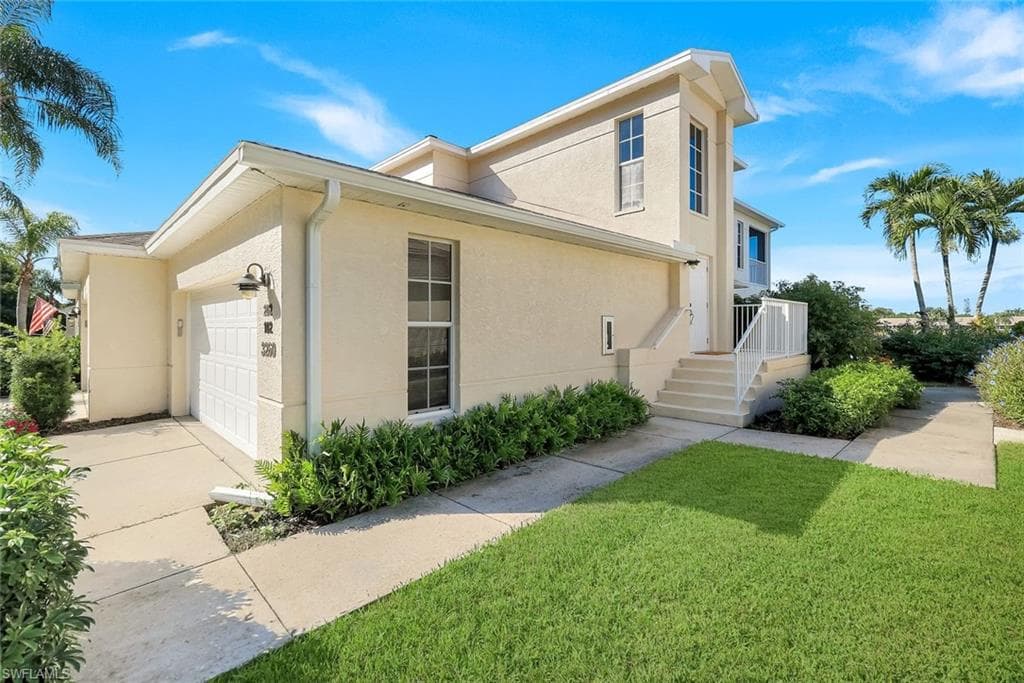 3260 Crown Pointe BLVD 202 NAPLES, FL 34112