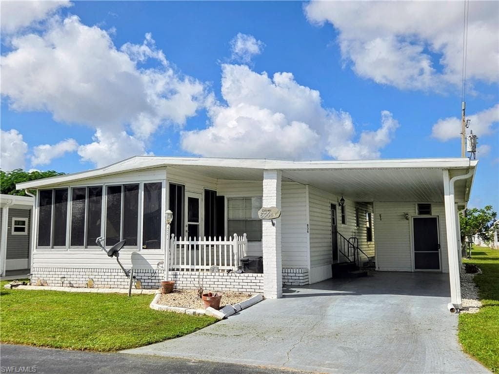 836 Peaceful DR NORTH FORT MYERS, FL 33917