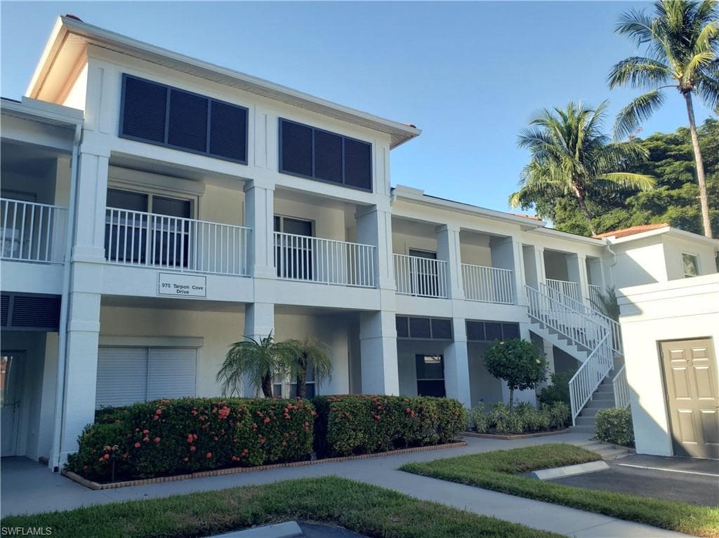 975 Tarpon Cove DR 204 NAPLES, FL 34110