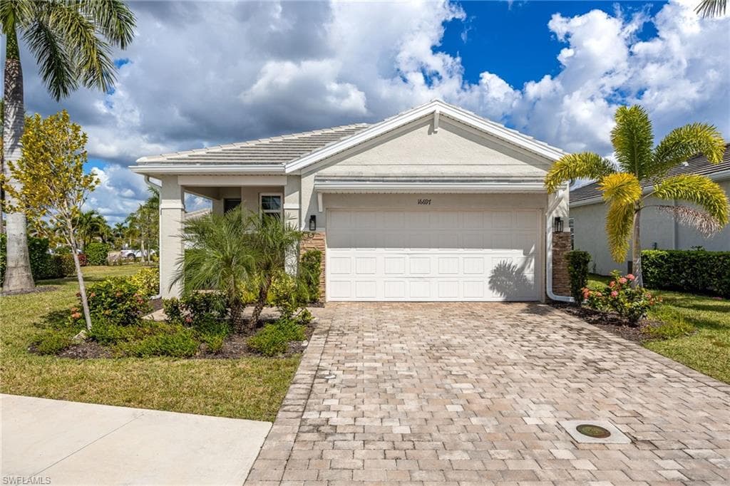 16697 Seasons Coast DR BONITA SPRINGS, FL 34135