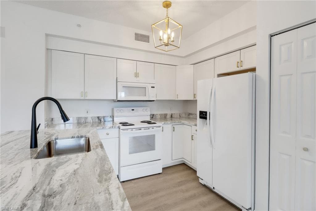 1190 Reserve WAY 206 NAPLES, FL 34105