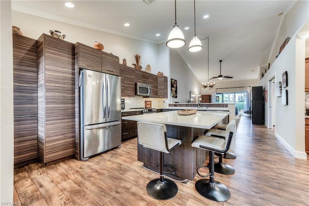 6113 Thresher DR 202 NAPLES, FL 34112