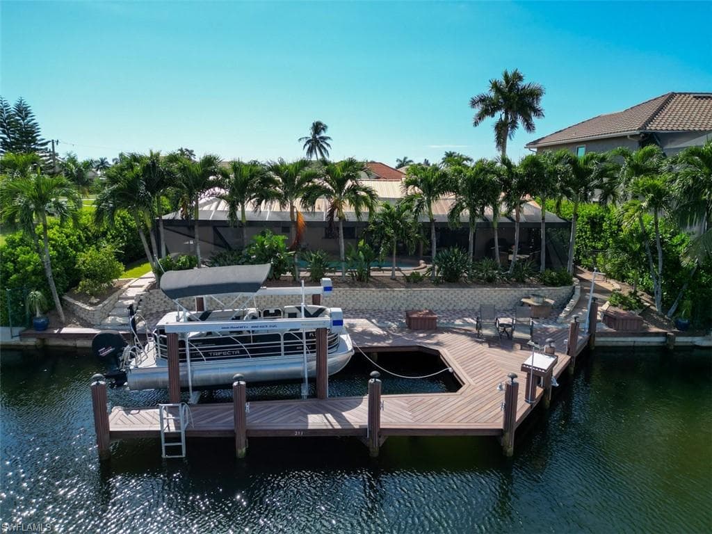 211 Seahorse CT MARCO ISLAND, FL 34145