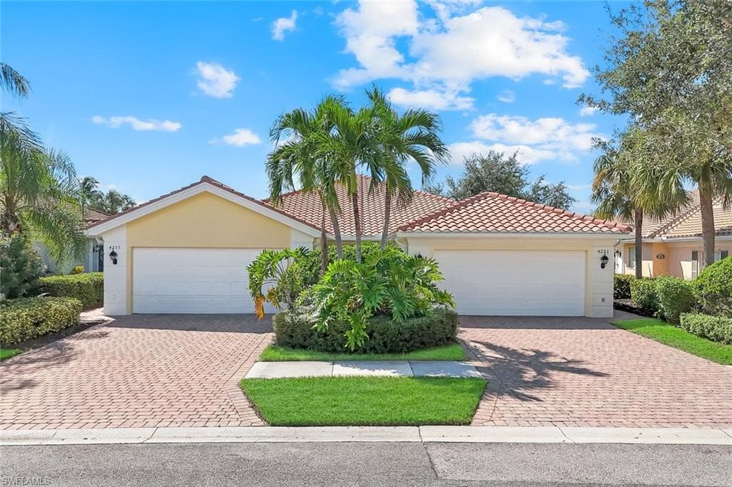 4251 Redonda LN NAPLES, FL 34119