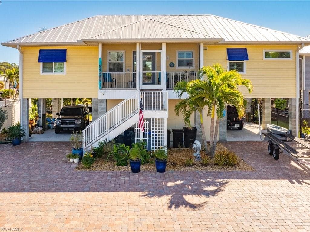 24536 Dolphin ST BONITA SPRINGS, FL 34134