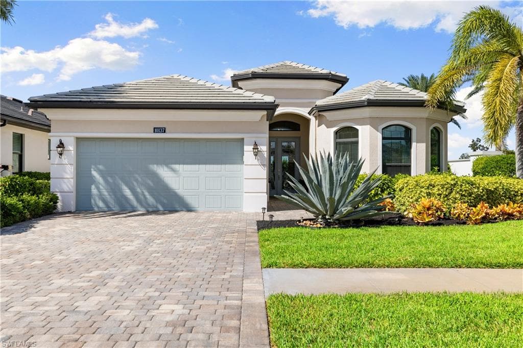 10137 Florence CIR NAPLES, FL 34119