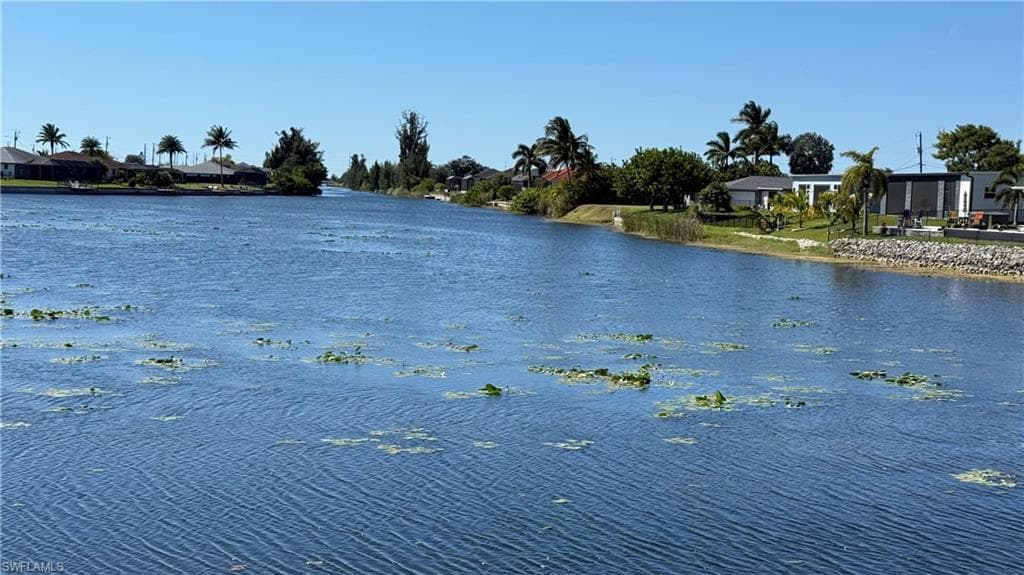 824 NE 6th AVE CAPE CORAL, FL 33909
