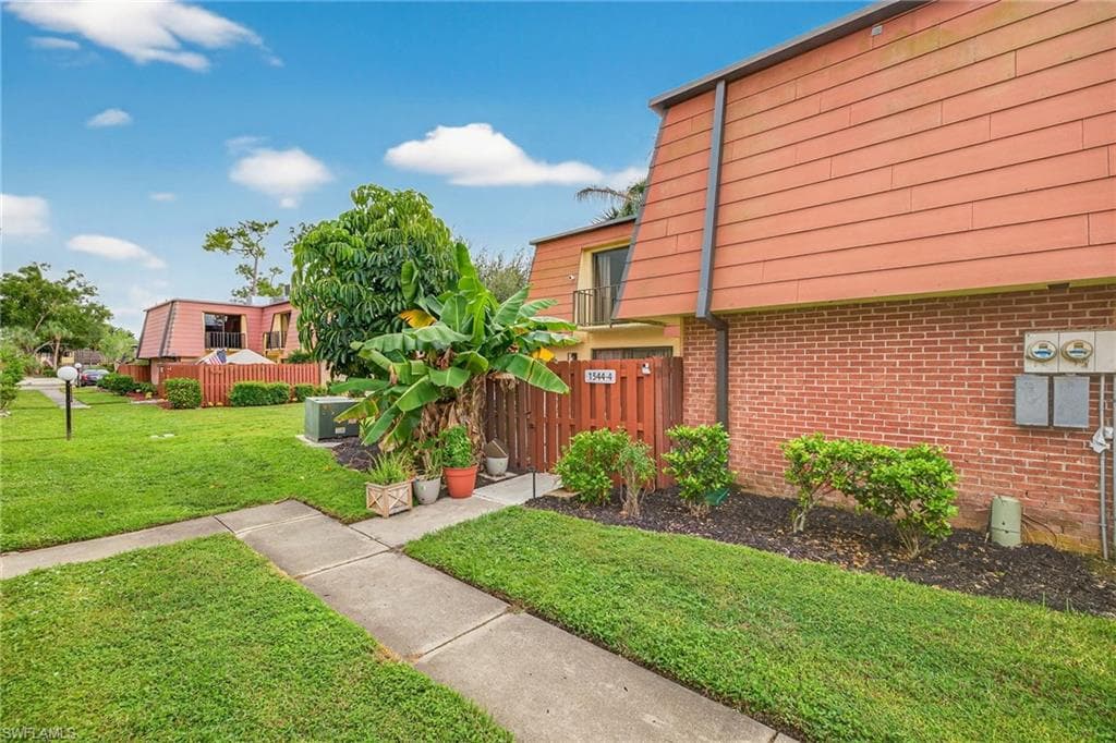1544 Park Meadows DR 4 FORT MYERS, FL 33907
