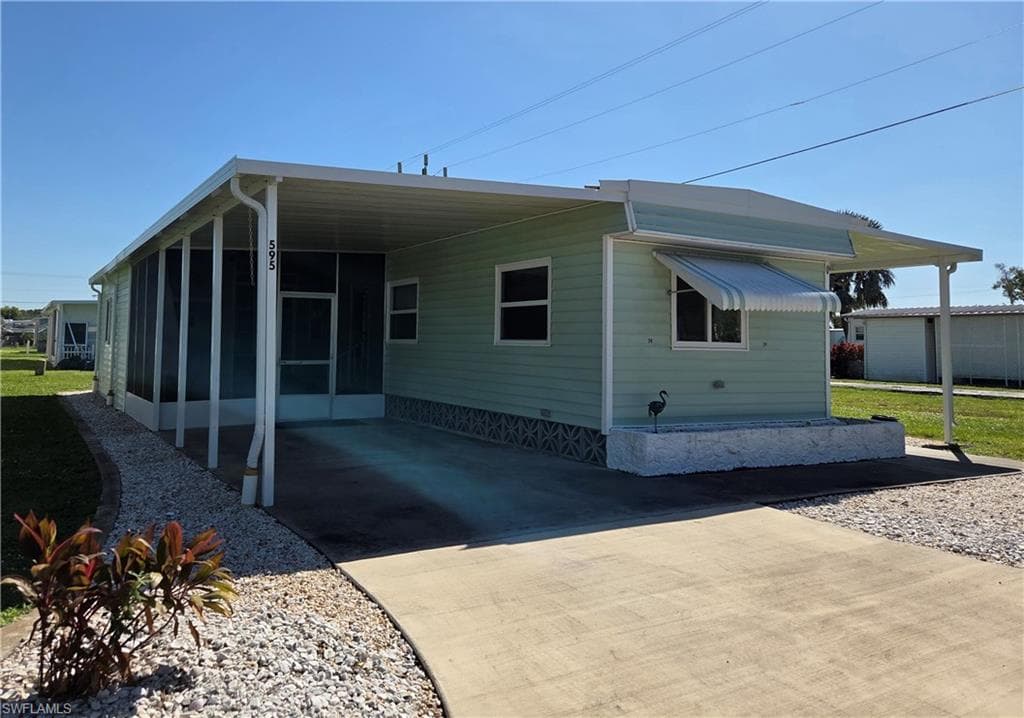 595 Daisy DR NORTH FORT MYERS, FL 33917