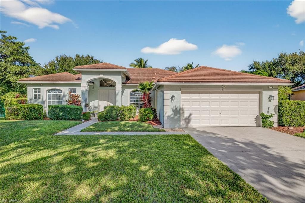 787 Waterloo CT NAPLES, FL 34120