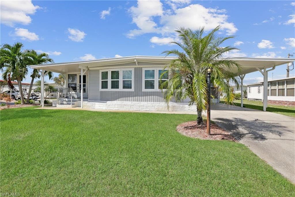 511 Pine Tree CT NORTH FORT MYERS, FL 33917