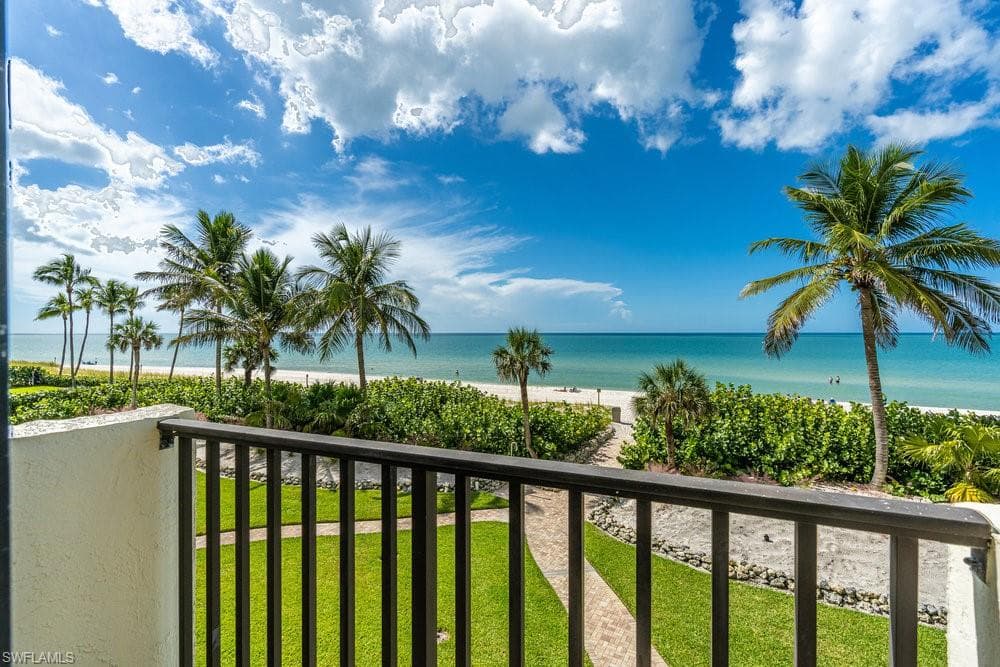 10475 GULF SHORE DR 122 NAPLES, FL 34108