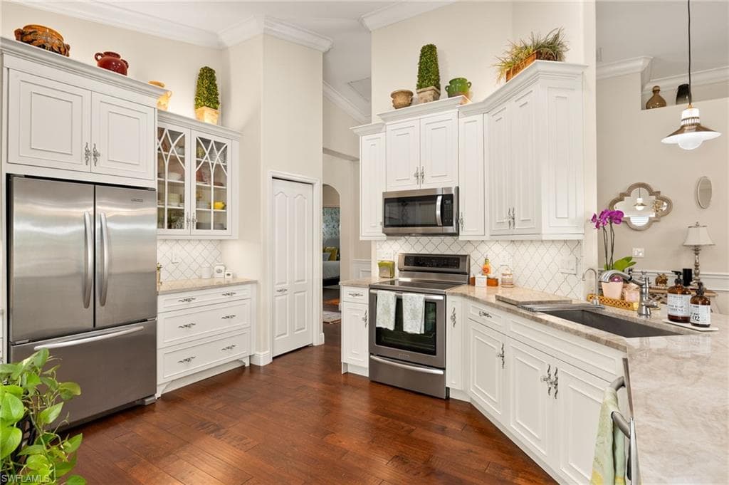 207 Glen Eagle CIR NAPLES, FL 34104