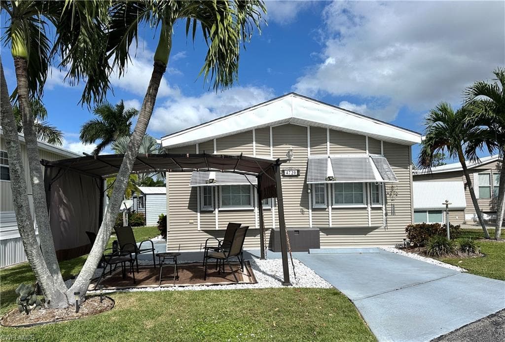 4720 Candlestick CT W ESTERO, FL 33928