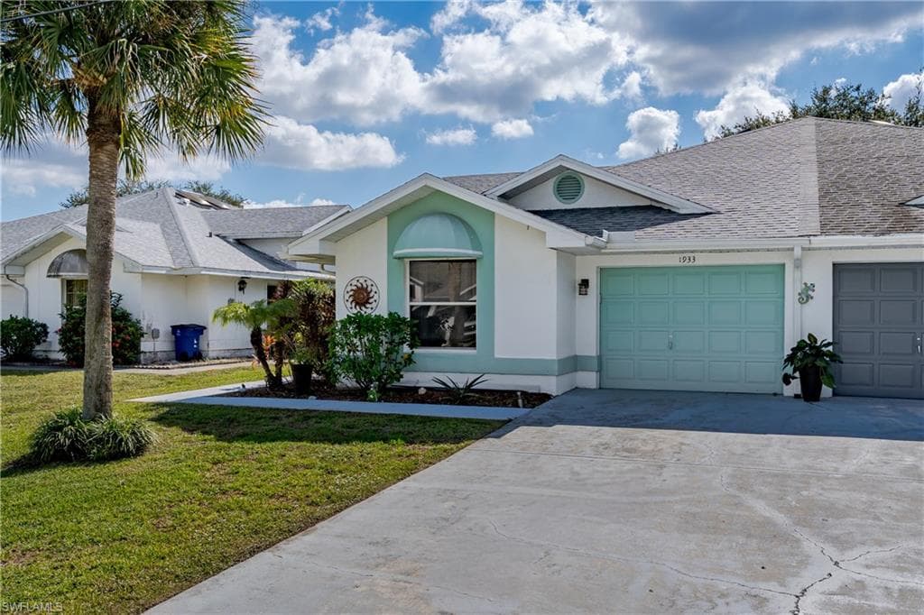 1933 GOLFSIDE VILLAGE DR LEHIGH ACRES, FL 33936