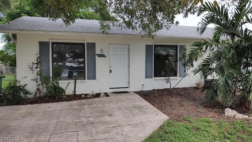 585 106th AVE N NAPLES, FL 34108