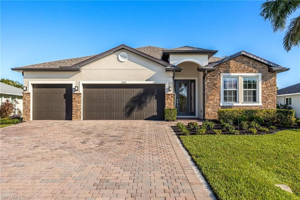 2513 SW 38th TER CAPE CORAL, FL 33914