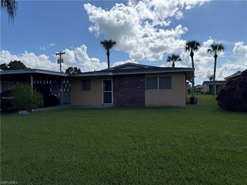 2210 E 6th ST LEHIGH ACRES, FL 33936