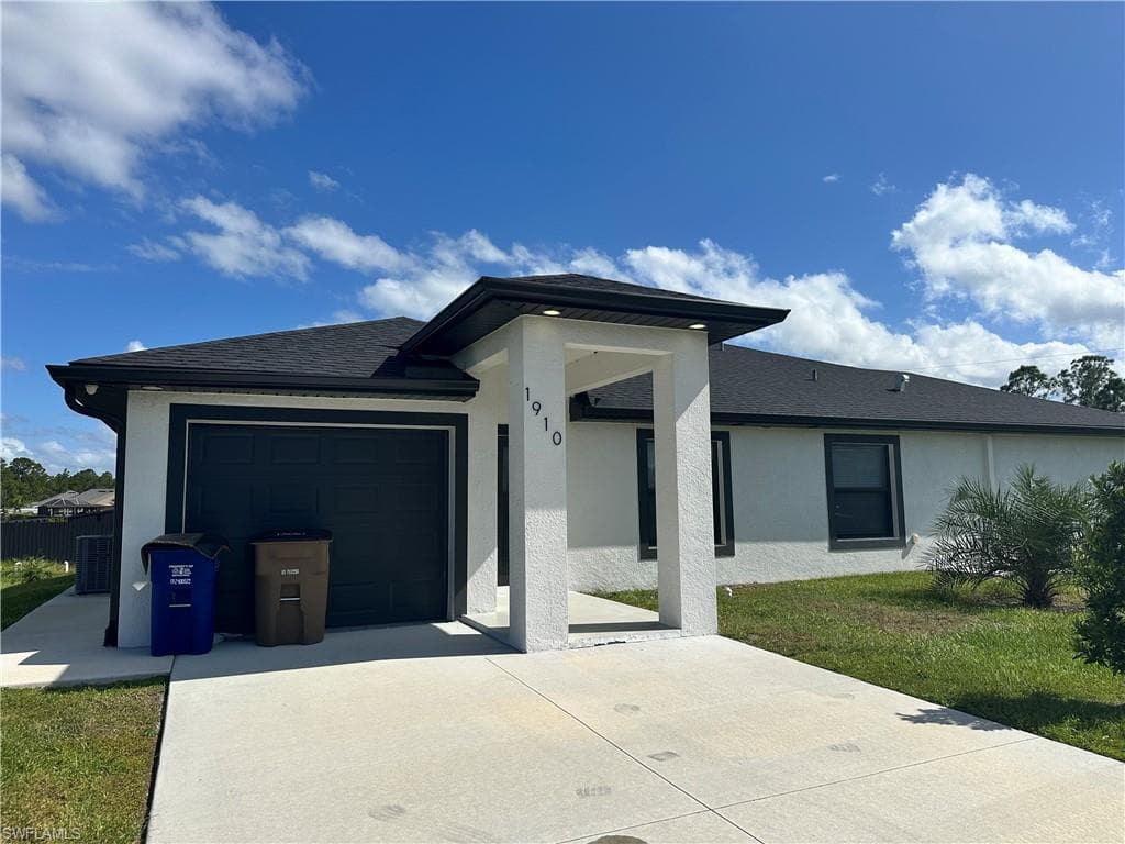 1910 Richmond AVE N LEHIGH ACRES, FL 33972