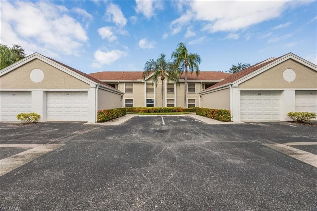 9856 Luna CIR 202A NAPLES, FL 34109