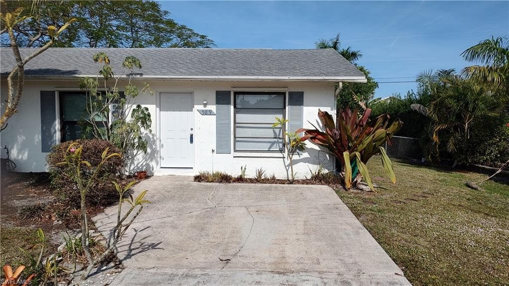 589 106th AVE N NAPLES, FL 34108
