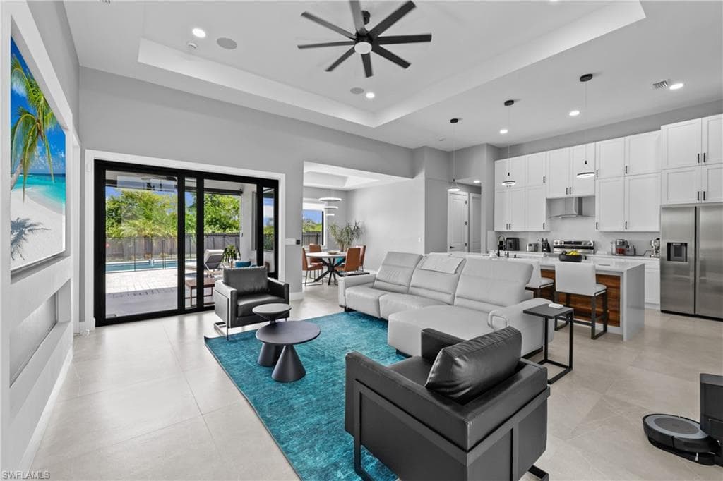 613 SW 18th CT CAPE CORAL, FL 33991