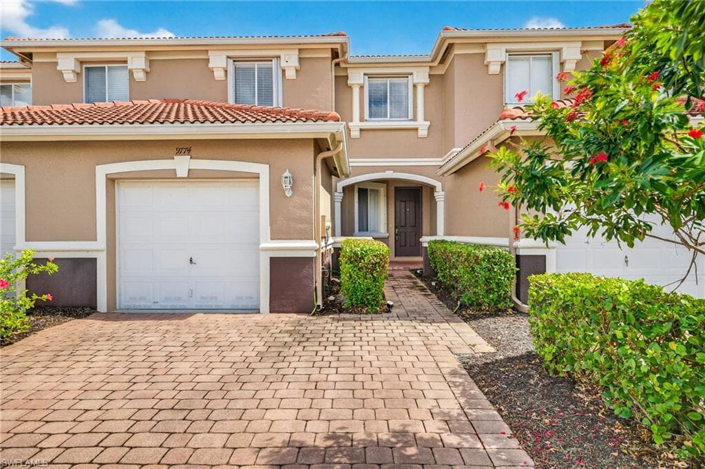 9774 Roundstone CIR FORT MYERS, FL 33967