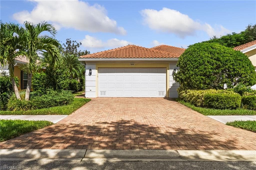 8089 Xenia LN NAPLES, FL 34114