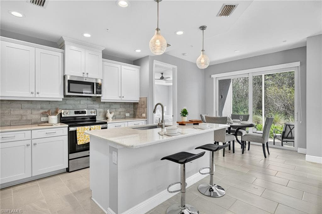 2554 SEYCHELLES DR 904 NAPLES, FL 34112