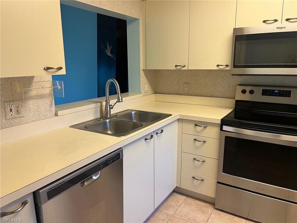 7406 Lake Breeze DR 118 FORT MYERS, FL 33907