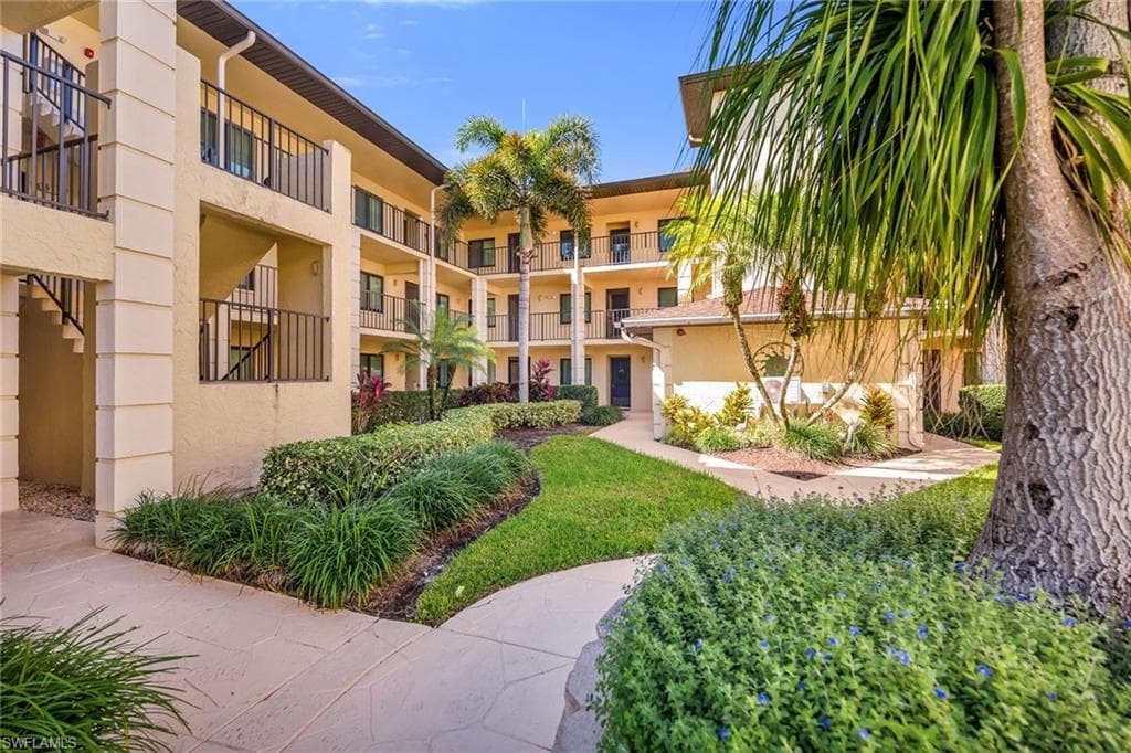 228 Fox Glen DR 3204 NAPLES, FL 34104
