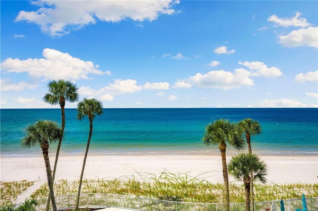 2885 Gulf Shore BLVD N 304 NAPLES, FL 34103