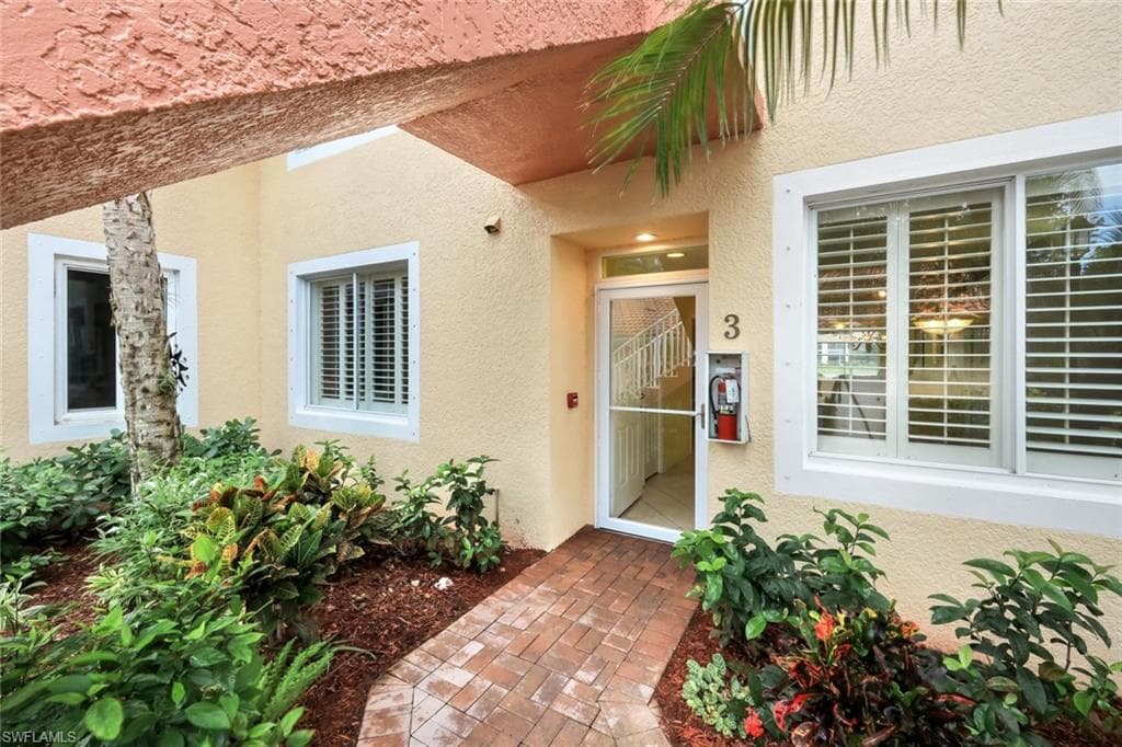 2415 Bayou LN 7403 NAPLES, FL 34112