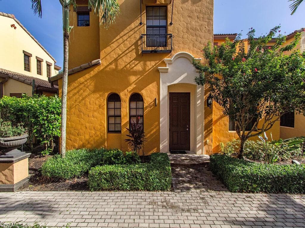 9105 Yuba LN 7902 NAPLES, FL 34113