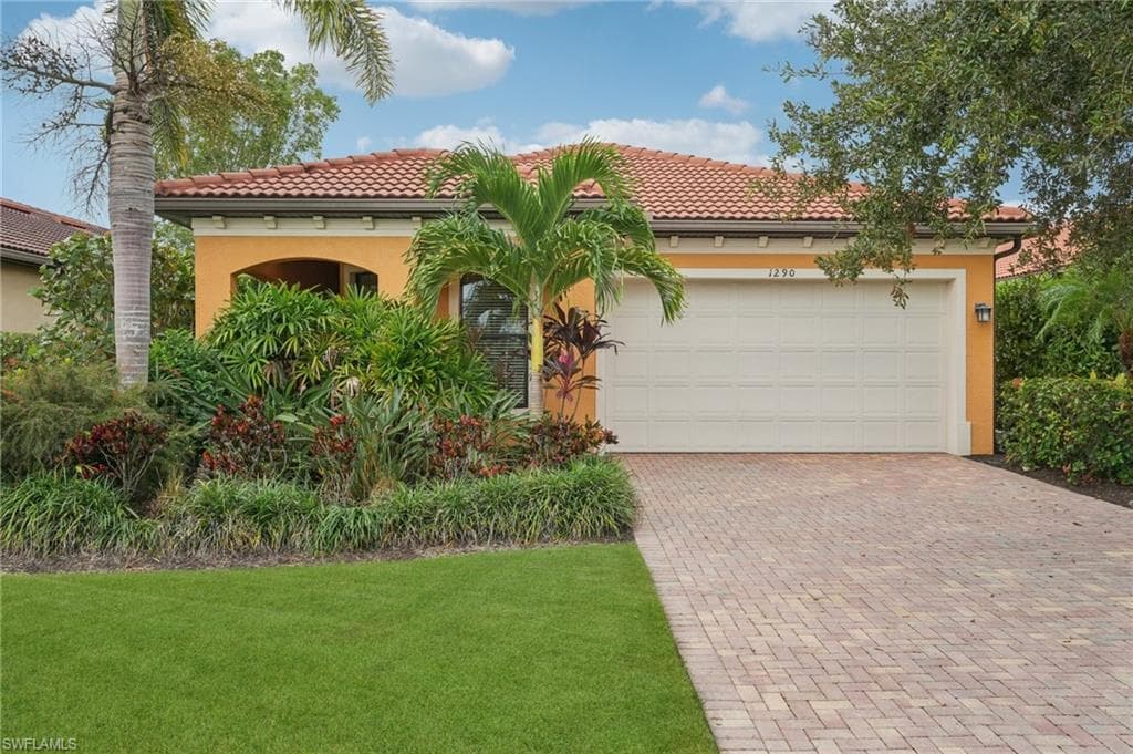 1290 Manado DR NAPLES, FL 34113