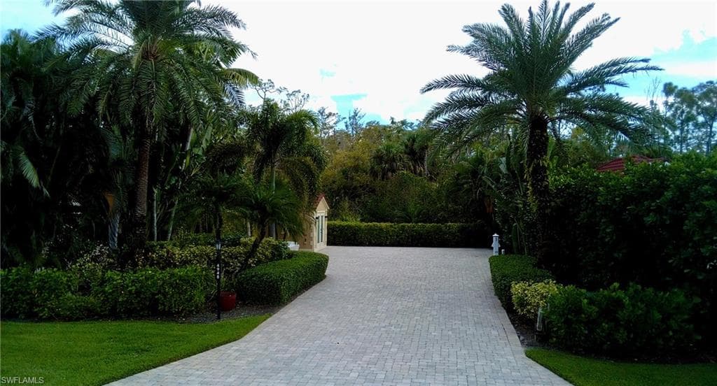 4948 Coach LN NAPLES, FL 34114