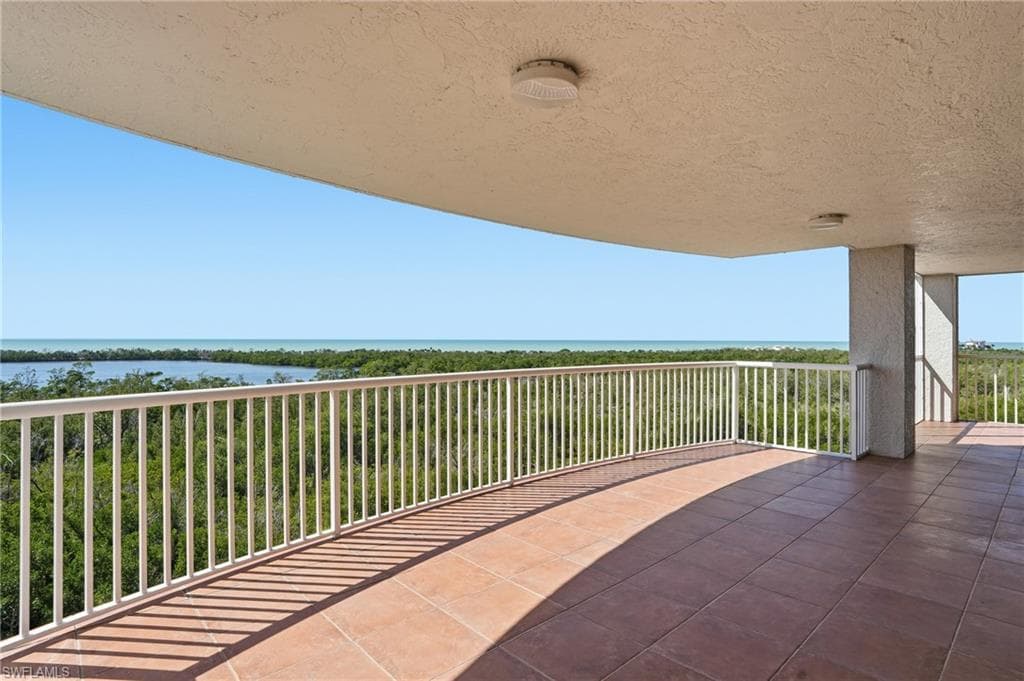 6849 Grenadier BLVD 701 NAPLES, FL 34108