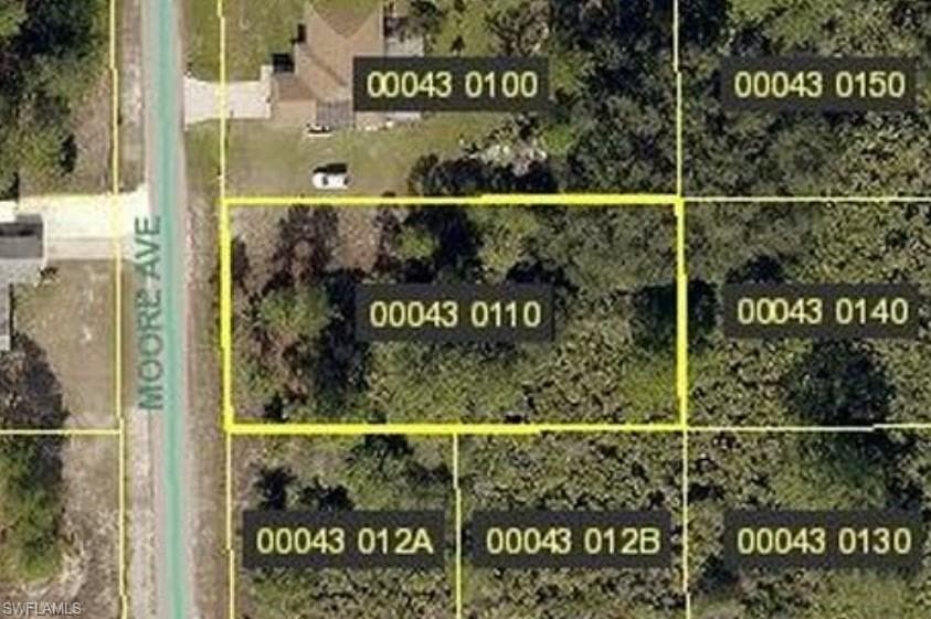 702 Moore AVE LEHIGH ACRES, FL 33972